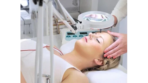 Чому кожному косметологу потрібна лампа-лупа